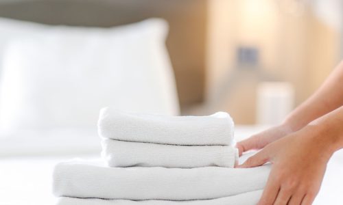 unicleaning_pulizie_civili_camere_albergo_asciugamani_letto